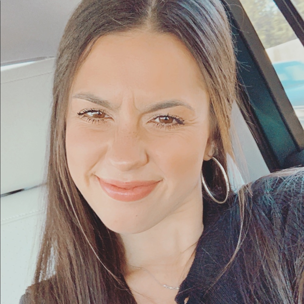 Meet your Posher, Chloe